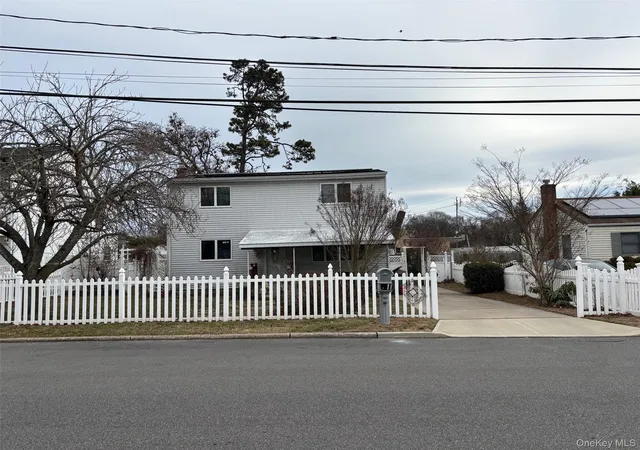 Photo 1 of Sale Pending at 33 Lakewood Ave, Brookhaven, NY 11779 | MLS# 966507 | Listing updated on 2026-08-31