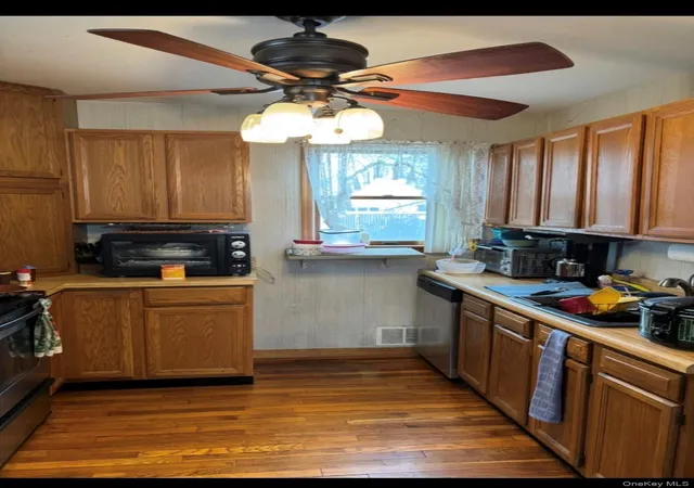 Photo 3 of Sale Pending at 33 Lakewood Ave, Brookhaven, NY 11779 | MLS# 966507 | Listing updated on 2026-08-31