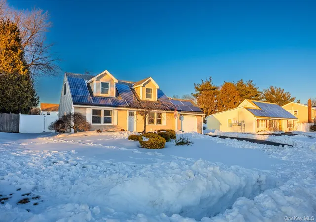 Photo 1 of Sale Pending at 7 Woodbrook Dr, Brookhaven, NY 11961 | MLS# 966513 | Listing updated on 2026-03-28