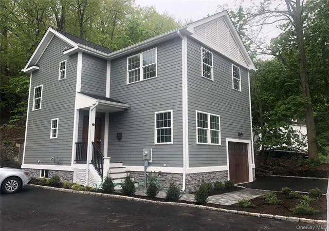 Photo 3 of Sale Pending at 105 Liberty Ave, Brookhaven, NY 11777 | MLS# 966593 | Listing updated on 2026-09-19