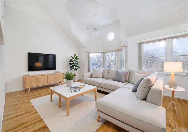 3rd image of 22 Ridgewood Dr, Hempstead, NY 11793