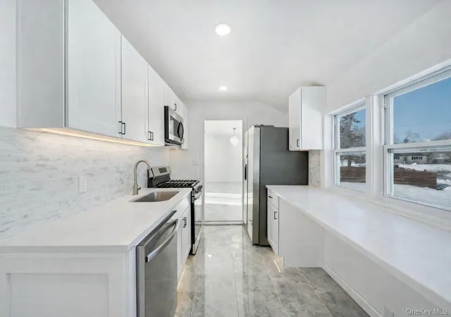 5th image of 14 Morton St, Brentwood, NY 11717 | MLS# 966702