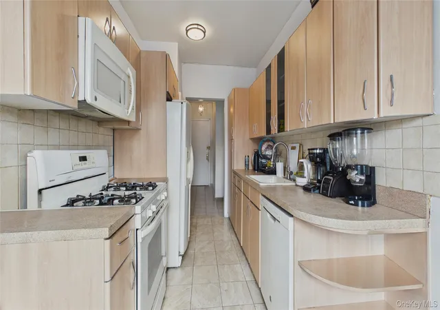 5th image of 3564 89Th St, New York, NY 11372