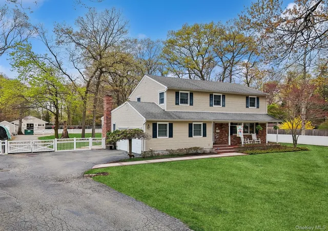 3rd image of 14 Hillside Ave, Saint James, NY 11780 | MLS# 966893