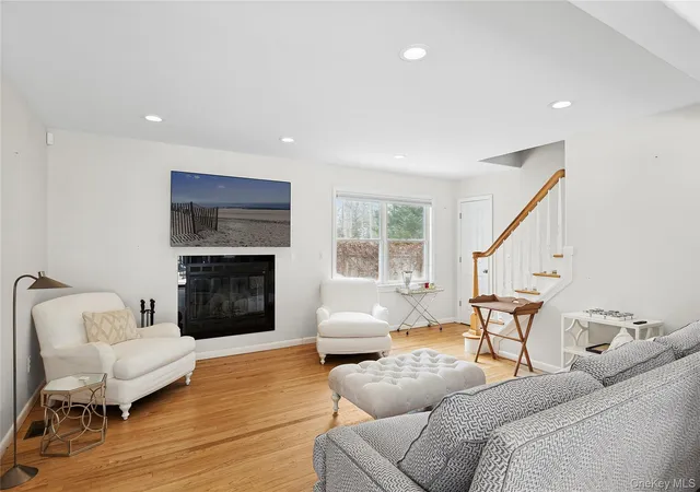Photo 3 of Single family home for sale at 11 Valley St, East Hampton, NY 11937 | MLS# 966959 | Listing updated on 2026-07-18