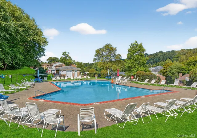 4th image of 1840 Crompond Rd #2A3, Peekskill, NY 10566 | MLS# 967172