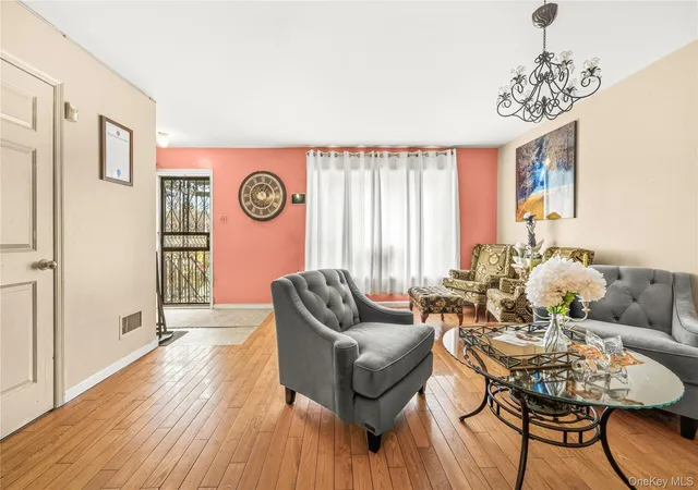 Listing Photo 4 - Condo for sale in building located at 592 Beech Ter, New York, NY 10454