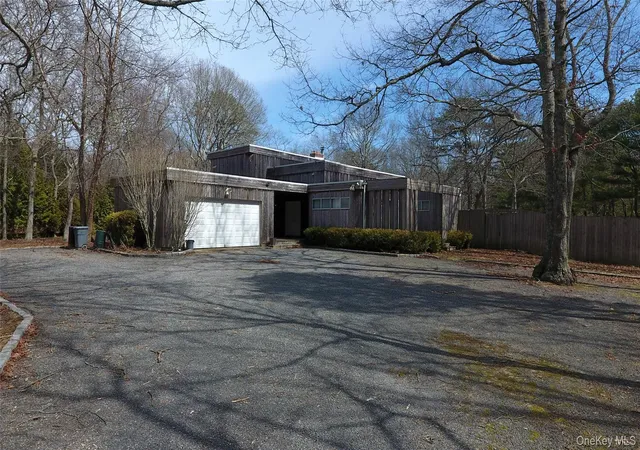 Photo 1 of Single family home for sale at 19 Fox Holw Dr, Southampton, NY 11942 | MLS# 967221 | Listing updated on 2026-08-04