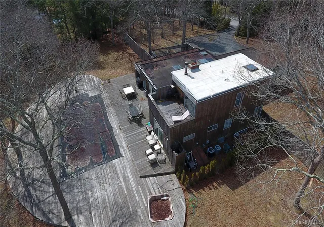 Photo 2 of Single family home for sale at 19 Fox Holw Dr, Southampton, NY 11942 | MLS# 967221 | Listing updated on 2026-08-04