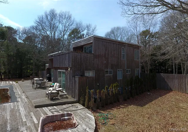 Photo 3 of Single family home for sale at 19 Fox Holw Dr, Southampton, NY 11942 | MLS# 967221 | Listing updated on 2026-08-04