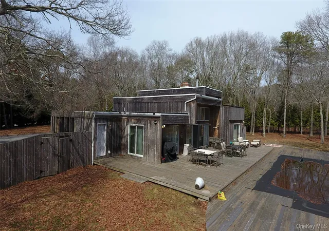 Photo 3 of Single family home for sale at 19 Fox Holw Dr, Southampton, NY 11942 | MLS# 967221 | Listing updated on 2026-08-04