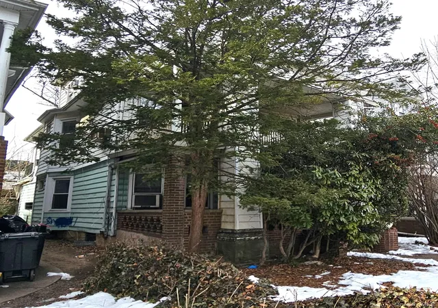 Photo 2 of Sale Pending at 596 E 8th Street, New York, NY 11218 | MLS# 967222 | Listing updated on 2026-05-01