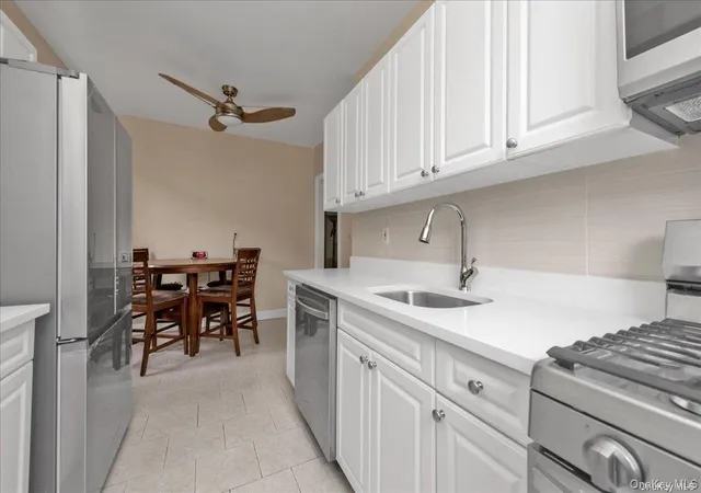 3rd image of 175-06 Devonshire Rd, New York, NY 11432