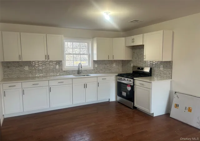 Homes for sale in Clarkstown, NY | 15 Waldron Ave, Clarkstown, NY 10960 | MLS# 967254