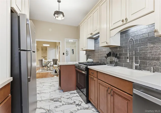 3rd image of 30 Clinton Pl, New Rochelle, NY 10801