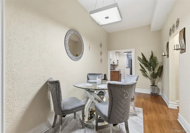 5th image of 30 Clinton Pl, New Rochelle, NY 10801