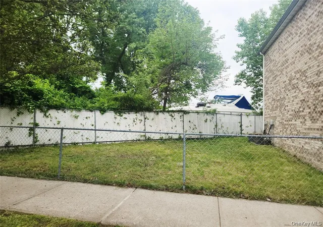 Photo 2 of House for sale at 101 Longstreet Ave, Bronx, NY 10465 | MLS# 967291 | Listing updated on 2026-09-05
