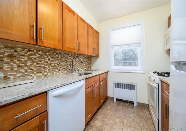3rd image of 22930 Kingsbury Ave, New York, NY 11364