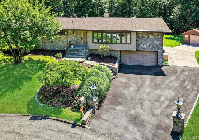 2nd image of 10 Wesley Ct, Congers, NY 10920 | MLS# 967332