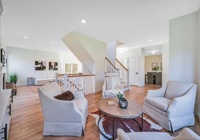 2nd image of 6 Baldwin Ct, Brookhaven, NY 11763 | MLS# 967380