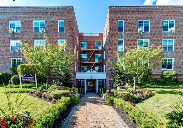 1st image of 194 Smith St #3E, Hempstead, NY 11520 | MLS# 967491