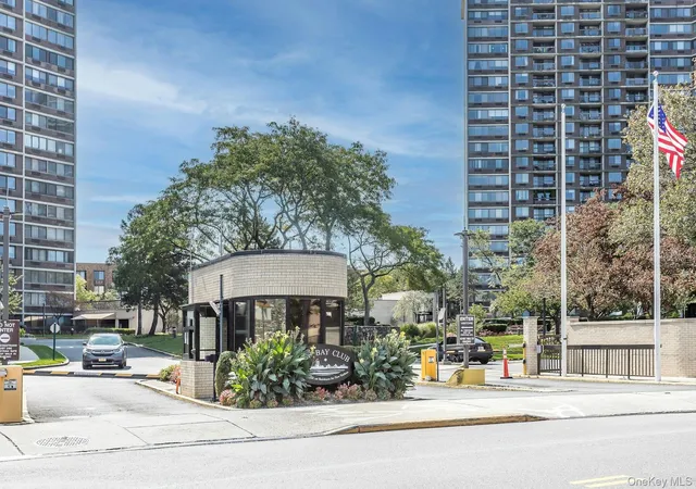 3rd image of 2 Bay Clb, New York, NY 11360
