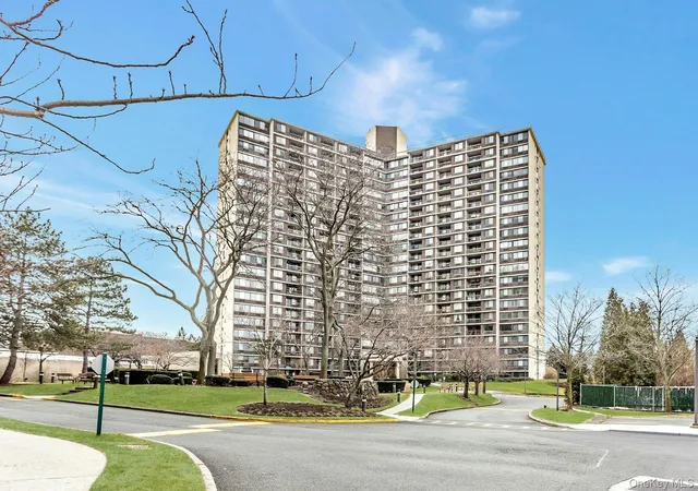 2nd image of 2 Bay Clb, Bayside, NY 11360
