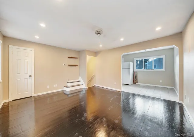 3rd image of 266 Ronkonkoma Ave, Ronkonkoma, NY 11779 | MLS# 967569
