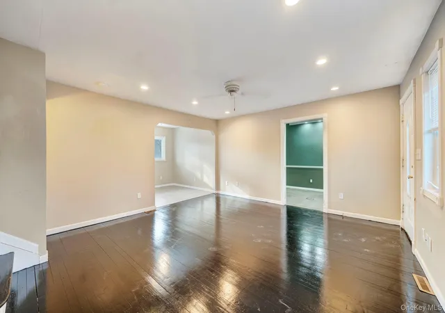 5th image of 266 Ronkonkoma Ave, Ronkonkoma, NY 11779 | MLS# 967569