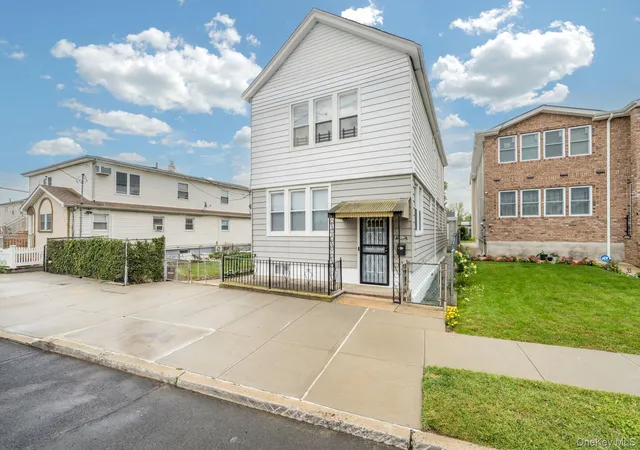 2nd image of 22610 147th Ave, Springfield Gardens, NY 11413 | MLS# 967658