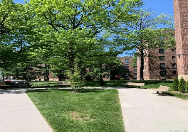 Photo 2 of Condo for sale at 224 24 Union Turnpike #4H, Oakland Gardens, NY 11364 | MLS# 967659 | Listing updated on 2026-10-01