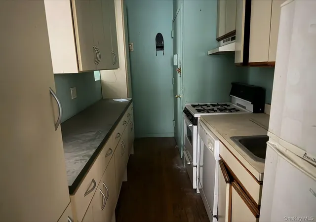 Photo 2 of Sale Pending at 788 9th #3B, New York, NY 10019 | MLS# 967684 | Listing updated on 2026-03-29