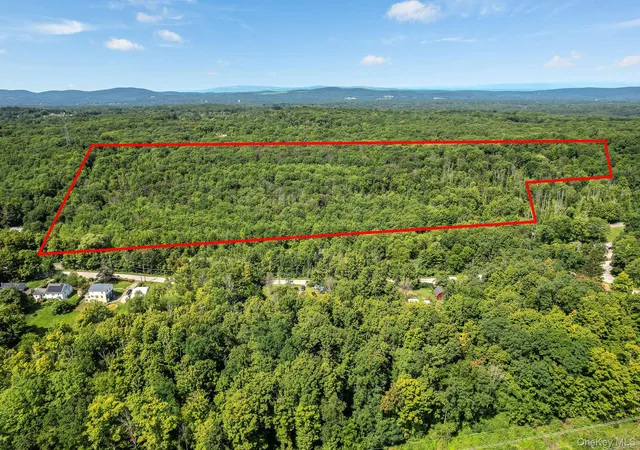 2nd image of 149 S Quaker Ln, Hyde Park, NY 12538 | MLS# 967727
