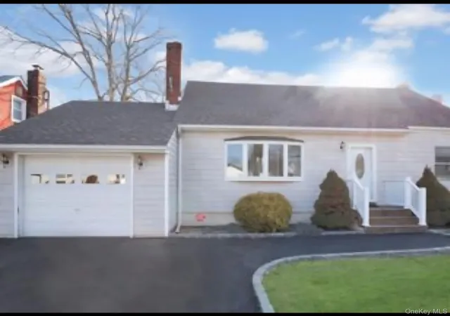 3rd image of 10 Bainbridge Ave, Melville, NY 11747 | MLS# 967776