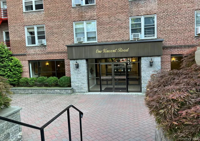 Photo 2 of Sale Pending at 1 Vincent #Unit 3K, Yonkers, NY 10708 | MLS# 967858 | Listing updated on 2026-10-02