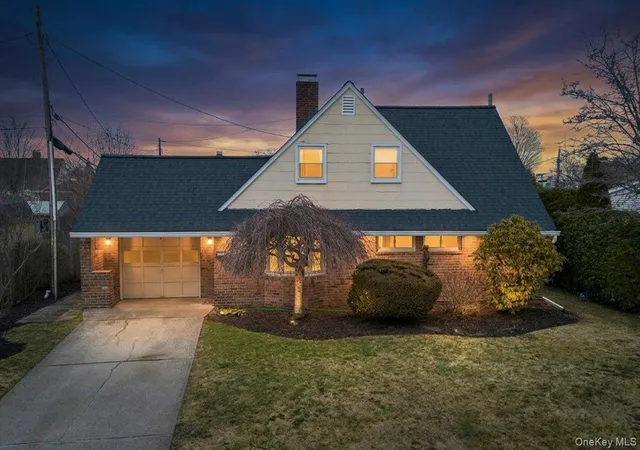Single Family Residence at 7 Constable Ln, Levittown, NY 11756 | MLS# 967867 | | Sold on 2026-06-02
