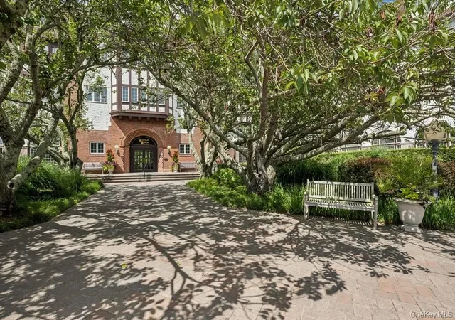 2nd image of 236 Edgemere St, East Hampton, NY 11954