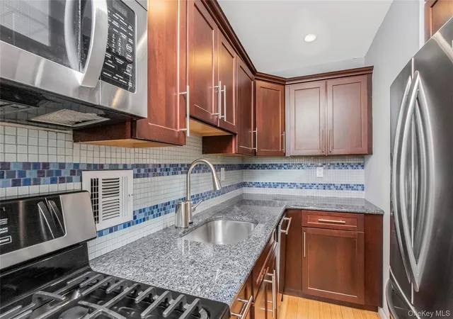 4th image of 1874 Pelham Pkwy S #4A, Bronx, NY 10461 | MLS# 967921