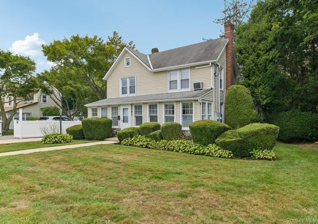Photo 3 of Single family home for sale at 2097 Washington Ave, Seaford, NY 11783 | MLS# 968082 | Listing updated on 2026-09-05