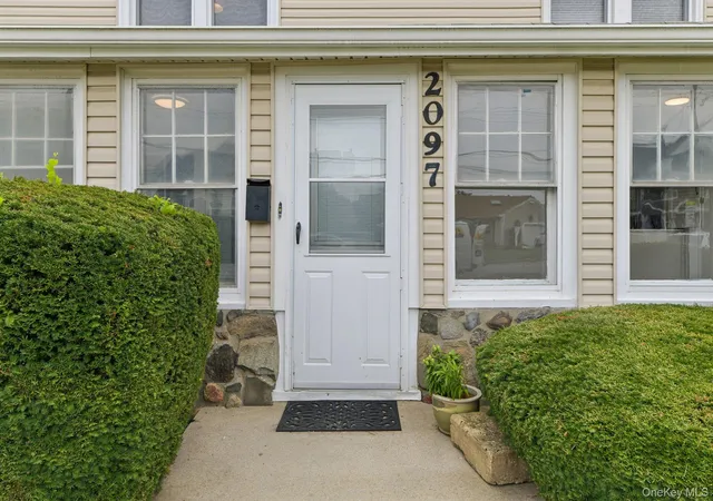 Photo 4 of Single family home for sale at 2097 Washington Ave, Seaford, NY 11783 | MLS# 968082 | Listing updated on 2026-09-05