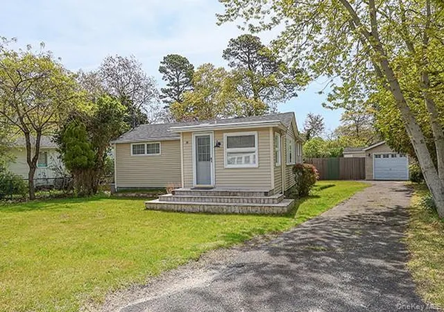Homes for sale in Southampton, NY | 14 Lincoln Rd, Southampton, NY 11946 | MLS# 968169