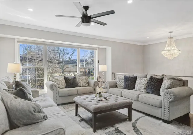 5th image of 1061 Fordham Ln, Hempstead, NY 11598 | MLS# 968226