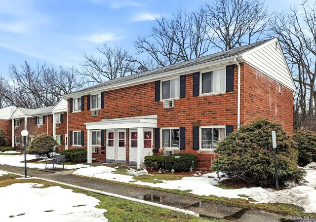 Photo 4 of House for sale at 57 Manor Dr #57, Cornwall, NY 12518 | MLS# 968281 | Listing updated on 2026-10-05