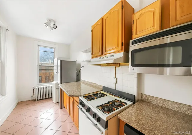 Listing Photo 5 - Condo for sale in building located at 529 Decatur St, New York, NY 11233