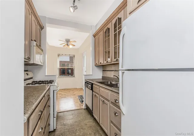 4th image of 3515 Henry Hudson Pkwy, New York, NY 10463