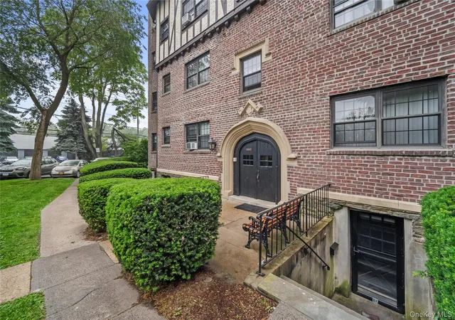 2nd image of 1440 Boston Post Rd #8K, Mamaroneck, NY 10538 | MLS# 968386