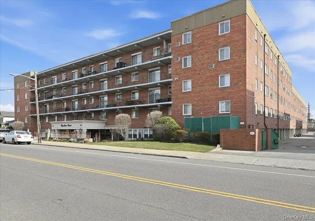 33rd image of 200 Atlantic Ave #Apartment 107, Hempstead, NY 11563 | MLS# 968410