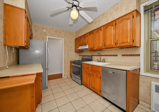 5th image of 23-25 Bell Blvd, New York, NY 11360