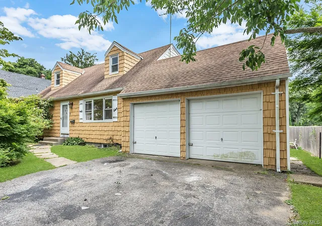 2nd image of 3 Cambridge St, Oyster Bay, NY 11542 | MLS# 968568