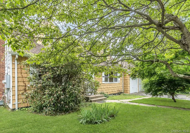 4th image of 3 Cambridge St, Oyster Bay, NY 11542 | MLS# 968568